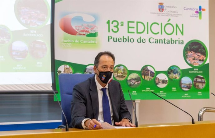El consejero de Obras Públicas, José Luis Gochicoa, en su primera comparecencia pública tras sufrir el accidente