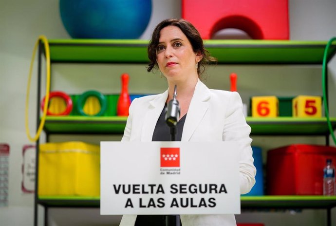 La presidenta de la Comunidad de Madrid, Isabel Díaz Ayuso, durante su intervención en su visita al Colegio Público bilingüe El Bercial en Getafe (Madrid). Madrid (España) a 31 de agosto de 2020.