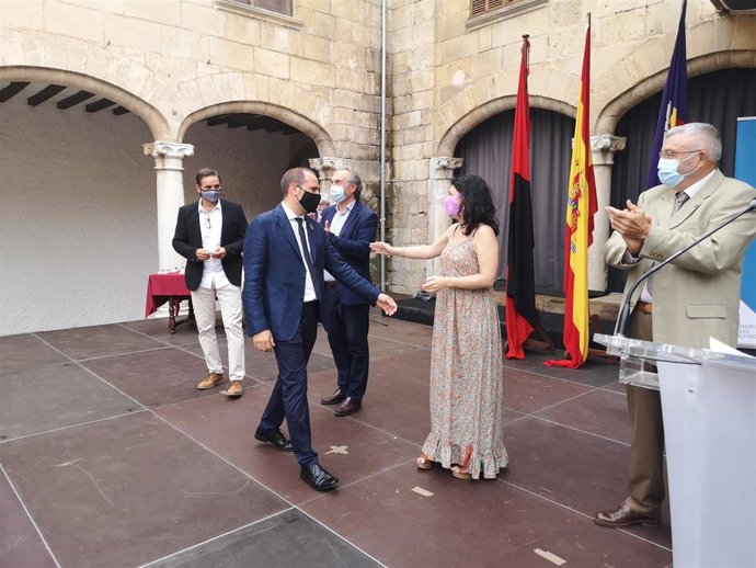 Entrega de reconocimientos en el acto celebrado en el Claustro de Sant Domingo de Pollena.