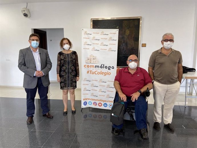 Representantes del Colegio Oficial de Médicos de Málaga, el Sindicato Médico de Málaga, la asociación Basta Ya Málaga y la Agrupación de Desarrollo Málaga Accesible, en rueda de prensa