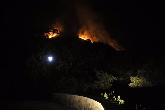 Incendio de Vilariño de Conso en Ourense donde se ha declarado la situación 2 de emergencia dada la proximidad del fuego a núcleos de población. En Vilariño de Conso (Ourense) a 14 de septiembre de 2020.