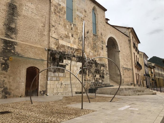 Escultura de Andreu Alfaro en Xtiva
