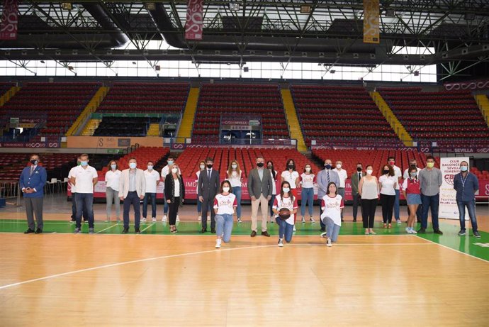 El Tecnigen Club Baloncesto Sevilla femenino arranca la temporada que disputará en el Centro Deportivo Amate