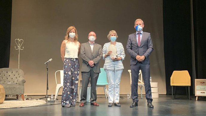 Paloma del Río recoge el premio Pilar Narvón por su trayectoria como periodista