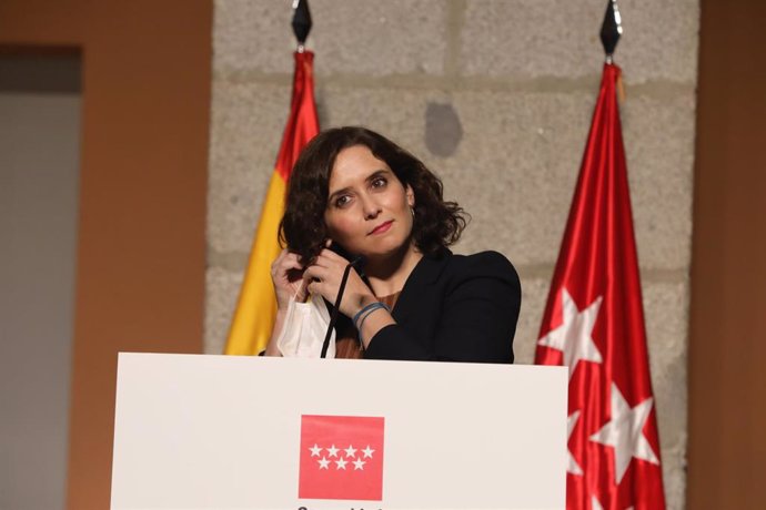 La presidenta de la Comunidad de Madrid, Isabel Díaz Ayuso, durante su comparecencia en rueda de prensa para detallar las nuevas medidas en la región ante el COVID-19, en la Real Casa de Correos, Madrid (España), a 18 de septiembre de 2020.