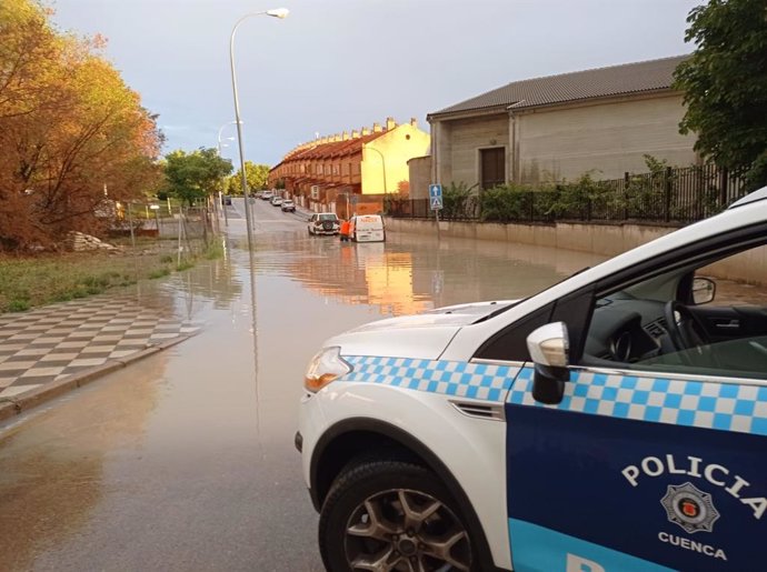 Las tormentas del viernes dejan inundaciones en polígonos y calles de Cuenca y tres rescates en vehículos