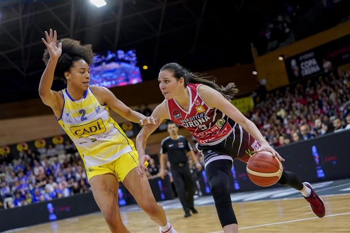 Partido de la Liga Femenina de baloncesto entre el Cadi La Seu y el Girona