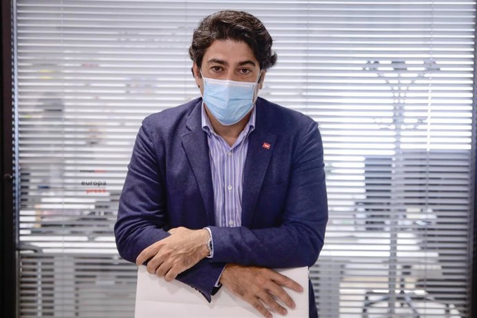 El consejero de Vivienda y Política Territorial, David Pérez, posa tras una entrevista con Europa Press.