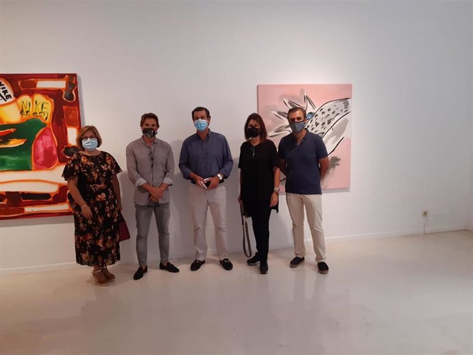 El presiente del PP de Baleares, Gabriel Company, en su visita a diversos espacios expositivos.