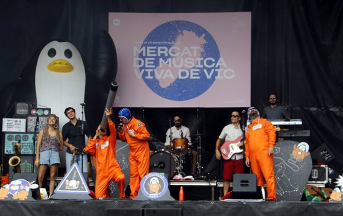 Pla general del concert de The Penguins - Reggae per Xics al MMVV. Imatge del 19 de setembre del 2020. (Horitzontal)