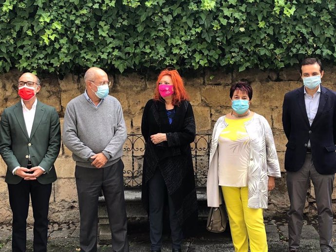 Igea junto a la alcaldesa de Segovia, el Consejero de Cultura y la directora de Hay Festival, Sheila Cremaschi.