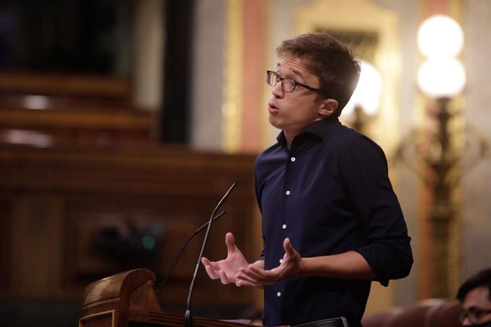 El portavoz de Más País-Equo en el Congreso, Íñigo Errejón, interviene durante una sesión plenaria en el Congreso