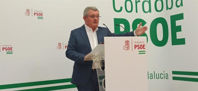 El parlamentario andaluz del PSOE-A Jesús María Ruiz, en rueda de prensa en Córdoba.