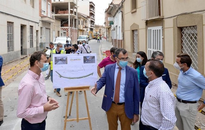 El alcalde de Murcia, José Ballesta, junto al concejal de Pedanías y Barrios, Marco Antonio Fernández