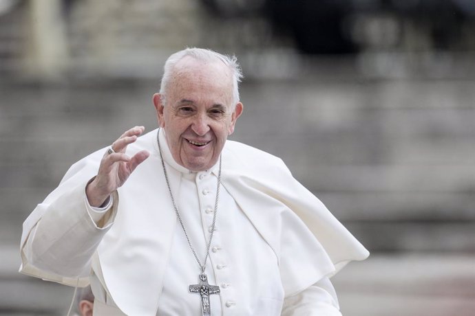 El Papa insta a la Iglesia a salir a anunciar el evangelio en vez de enfermar "p