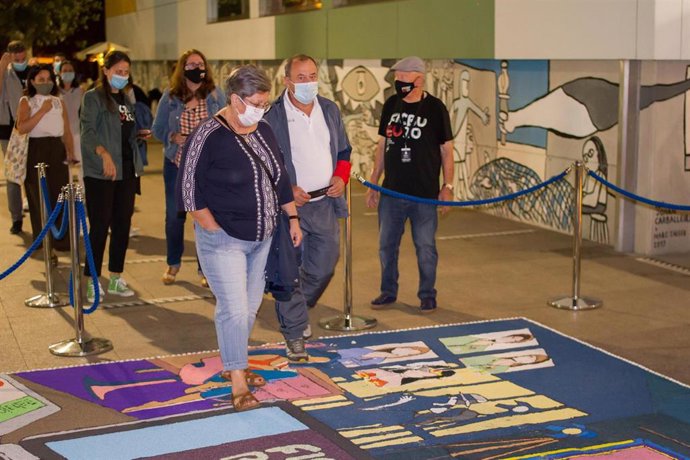 Público accediendo a la Gala de clausura de la 13 edición del FIC Bueu