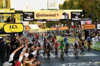 Bennett celebra el verde en los Campos Elíseos y Pogacar se corona