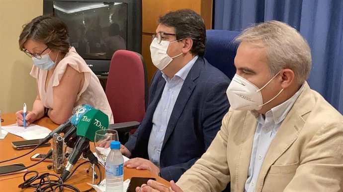 Vergeles y Fragoso, en la comparecencia del sábado en la que anunciaron las restricciones en Badajoz.