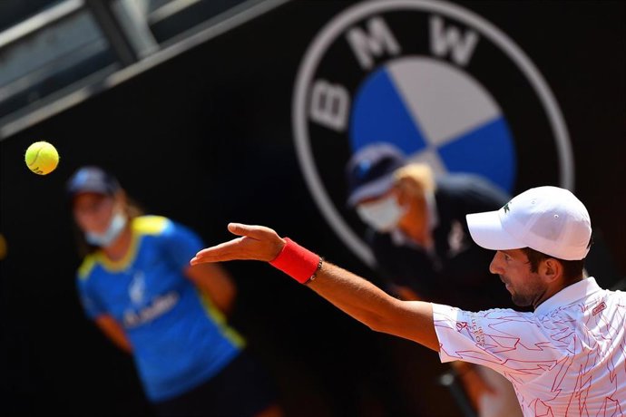 Serbian tennis player Novak Djokovic in action against Italian Salvatore Caruso during their men's singles round of 32 tennis match of the Italian Open tennis tournament at the Foro Italico. Photo: Alfredo Falcone/LaPresse via ZUMA Press/dpa