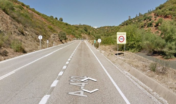 Punto de la carretera A-432 donde tuvo lugar el accidente de tráfico en El Pedroso (Sevilla)