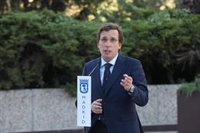 Almeida pide a Sánchez que "asuma" que viene a Madrid a "cumplir con sus obligaciones" y "no a echar una manita"