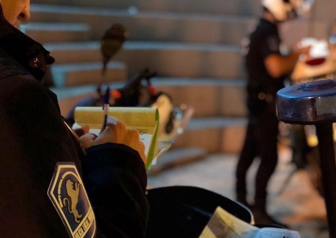 La Policía Local de Murcia denuncia este fin de semana a cerca de 400 personas por no usar mascarilla