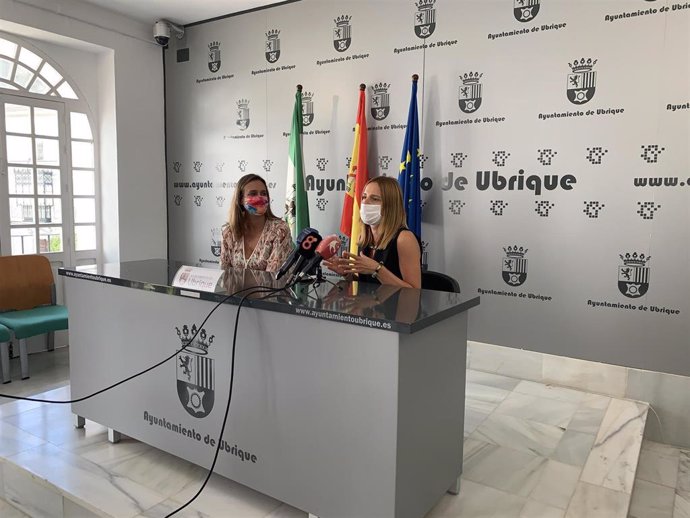 La diputada provincial de Empleo, Ana Carrera, en una visita a Ubrique
