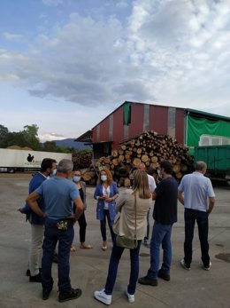 Visita Del Grupo Parlamentario Popular, Con La Portavoz Teresa Mallada A La Cabeza, A La Empresa Agroforestal Nava.