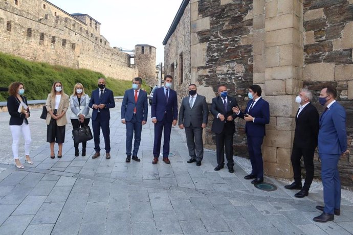 Participantes en la reunión de la Comisión de colaboración entre la Junta de Castilla y León, el Consejo Comarcal de El Bierzo y la Diputación provincial.