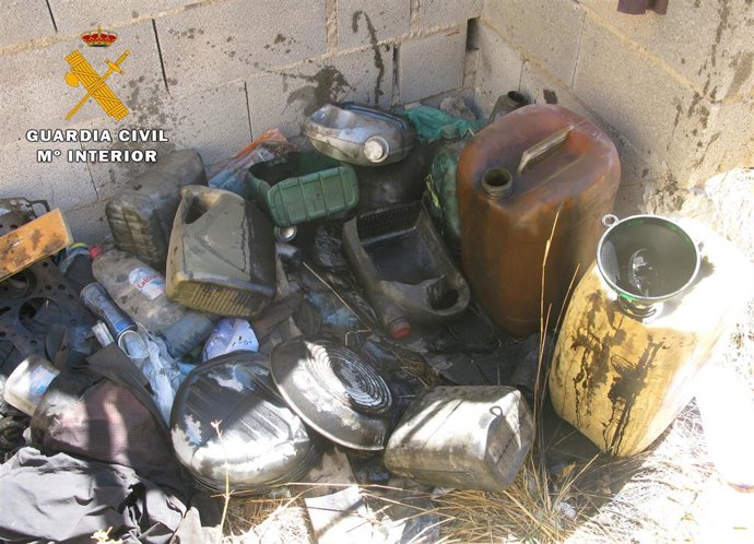 Efectos del taller mecánico clandestino desmantelado en Hellín por la Guardia Civil