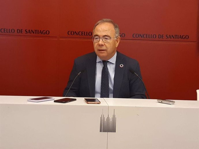 El alcalde de Santiago, Xosé Sánchez Bugallo, este viernes