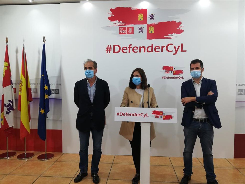 Peña, Briones y Tudanca en la rueda de prensa en la que han desvelado el informe sobre el HUBU