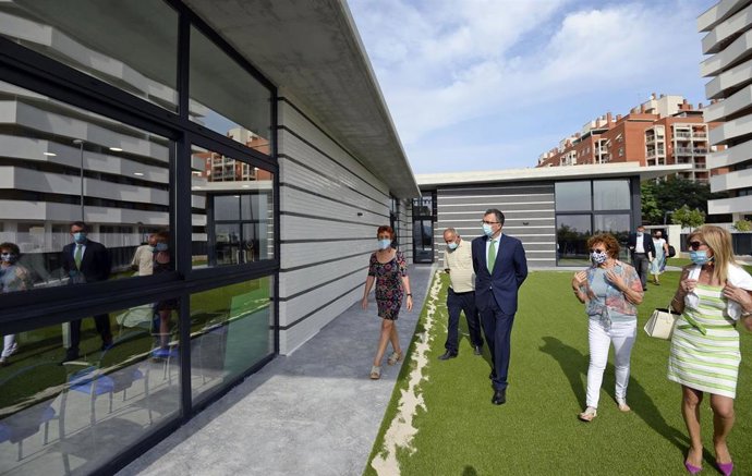 El alcalde de Murcia, José Ballesta, visita el nuevo centro de Día de Afamur