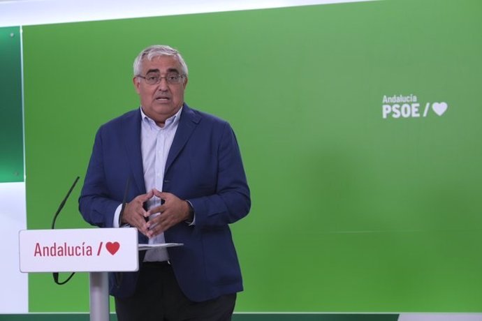 El portavoz de Hacienda del PSOE-A en el Parlamento andaluz, Antonio Ramírez de Arellano, en rueda de prensa