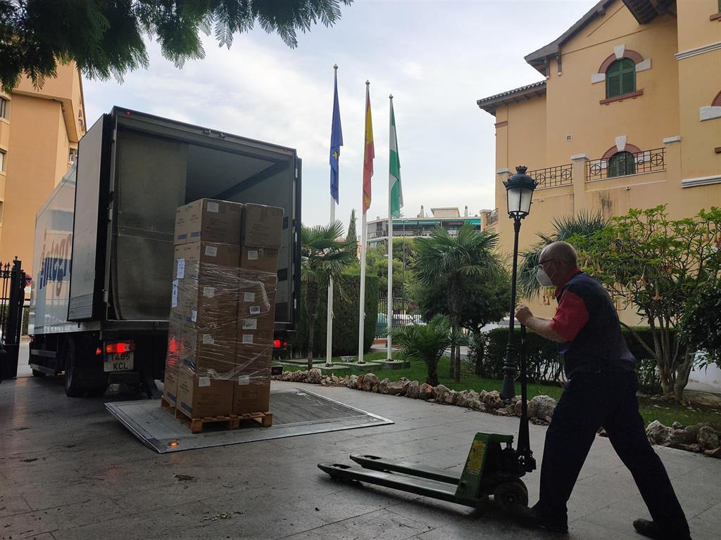 La Subdelegación en Málaga comienza a distribuir 532.000 mascarillas a ayuntamientos y a entidades sociales 2 La Subdelegación en Málaga comienza a distribuir 532.000 mascarillas a ayuntamientos y a entidades sociales 2