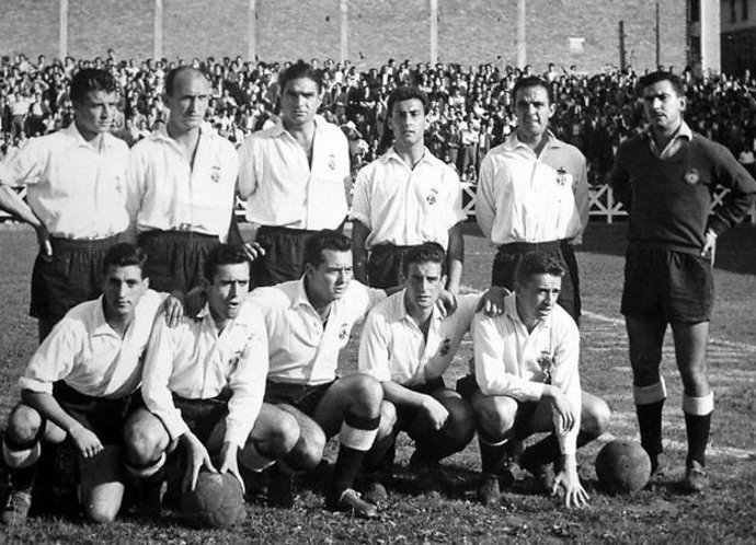 Fallece el ex jugador del Racing Club José Antonio Campón (tercer jugador en la fila superior derecha)