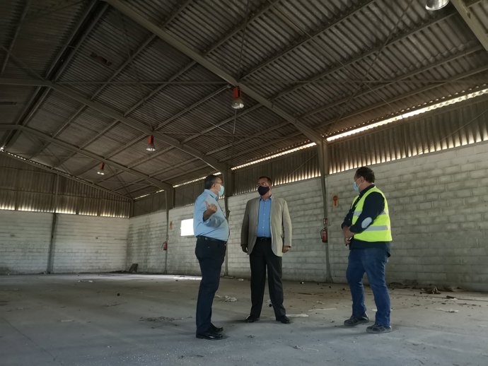 El delegado de Fiestas Mayores, Juan Carlos Cabrera, en la nave de San Jerónimo