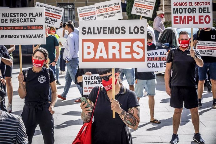 Empresarios y trabajadores de la hostelería y el ocio nocturno se movilizan en Valencia