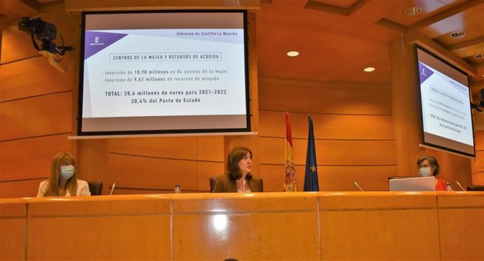 La Consejera De Igualdad Y Portavoz, Blanca Fernández, En El Senado