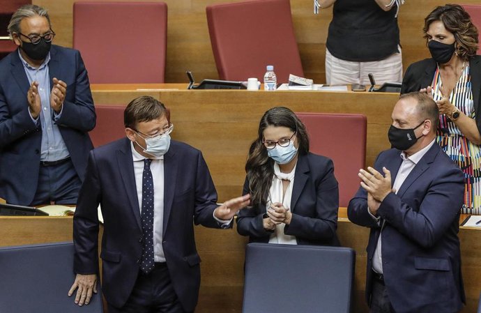 El presidente de la Generalitat valenciana, Ximo Puig (2i); y la vicepresidenta Mónica Oltra (c) a su llegada a Les Corts para participar en el debate del estado de la comunidad, en Valencia, Comunidad Valenciana (España), a 21 de septiembre de 2020