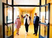 La Consejería de Educación ha iniciado la instalación de aulas prefabricadas priorizando los centros con "más urgencia"