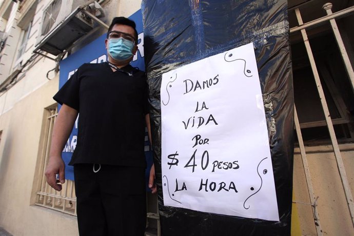Protestas del personal sanitario de un hospital infantil de Buenos Aires, Argentino, para exigir mejores ocndiciones laborales, en medio de la crisis del coronavirus.