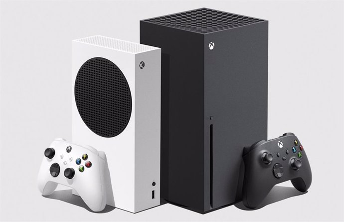 Videoconsolas de siguiente generación de Microsoft: Xbox Series S (izquierda) y Series X (derecha)