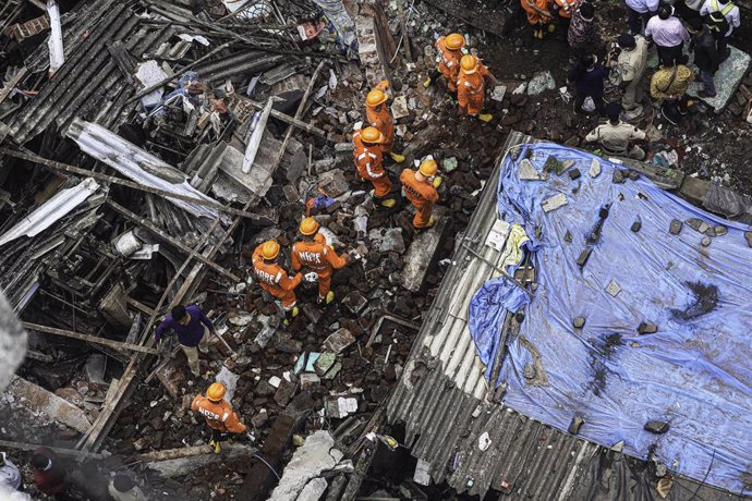 India.- Al menos 20 muertos por el derrumbe de un edificio cerca de Bombay