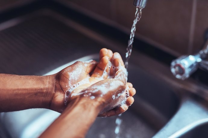 Lavarse las manos, una de las medidas de prevención