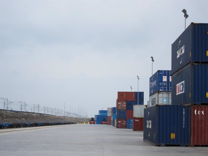 Terminal marítima, contenidors, exportacions, importacions