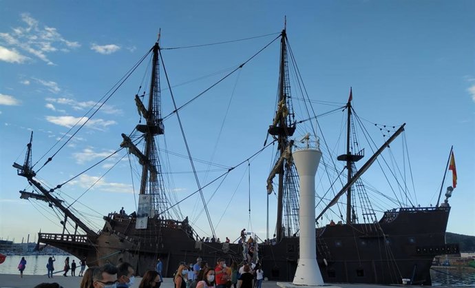 Galeón Andalucía, atracado en Avilés.