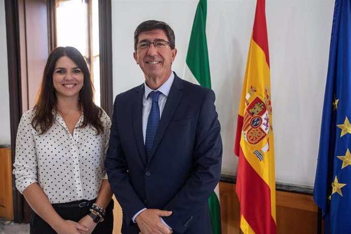 El consejero de Turismo, Regeneración, Justicia y Administración Local, Juan Marín, y la delegada del ramo en Córdoba, Purificación Joyera