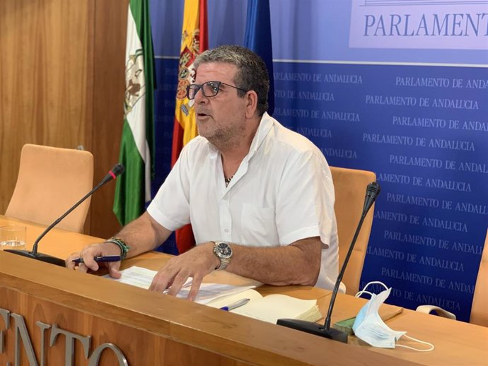 El portavoz de Empleo de Adelante, Nacho Molina, en rueda de prensa