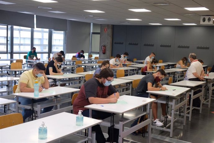Un examen de la PEvAU en la Universidad de Sevilla
